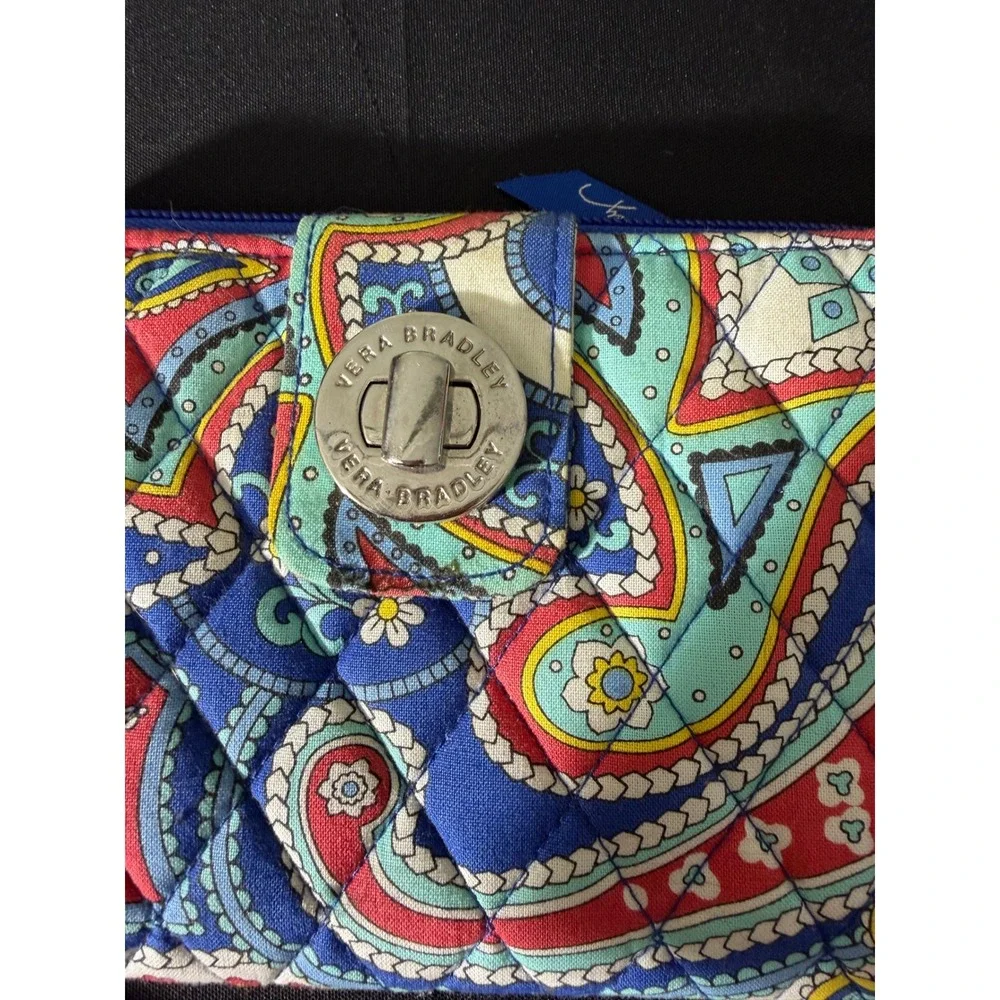 Vera Bradley Turnlock Wallet OS Blue Red Paisley Quilted Cotton Excellent‎ Zip
